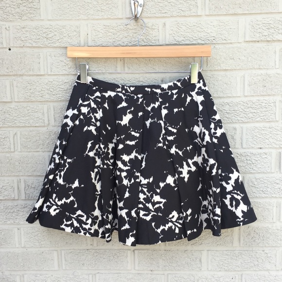 Forever 21 Pleated Print Mini Skater Skirt - Picture 2 of 8